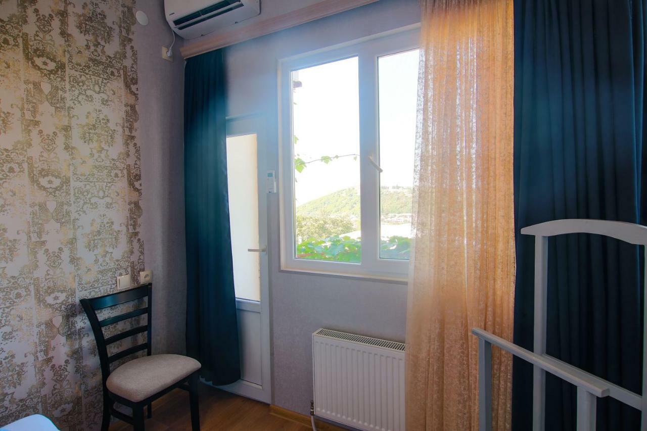 Luca Lili Hotel Szenaki Kültér fotó