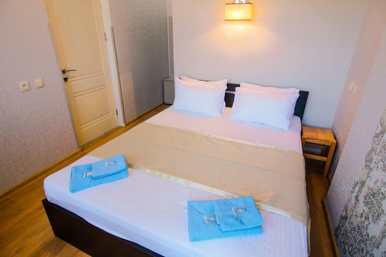 Luca Lili Hotel Szenaki Kültér fotó