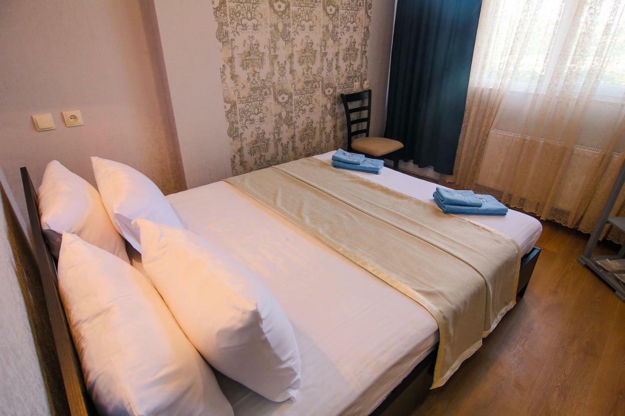 Luca Lili Hotel Szenaki Kültér fotó
