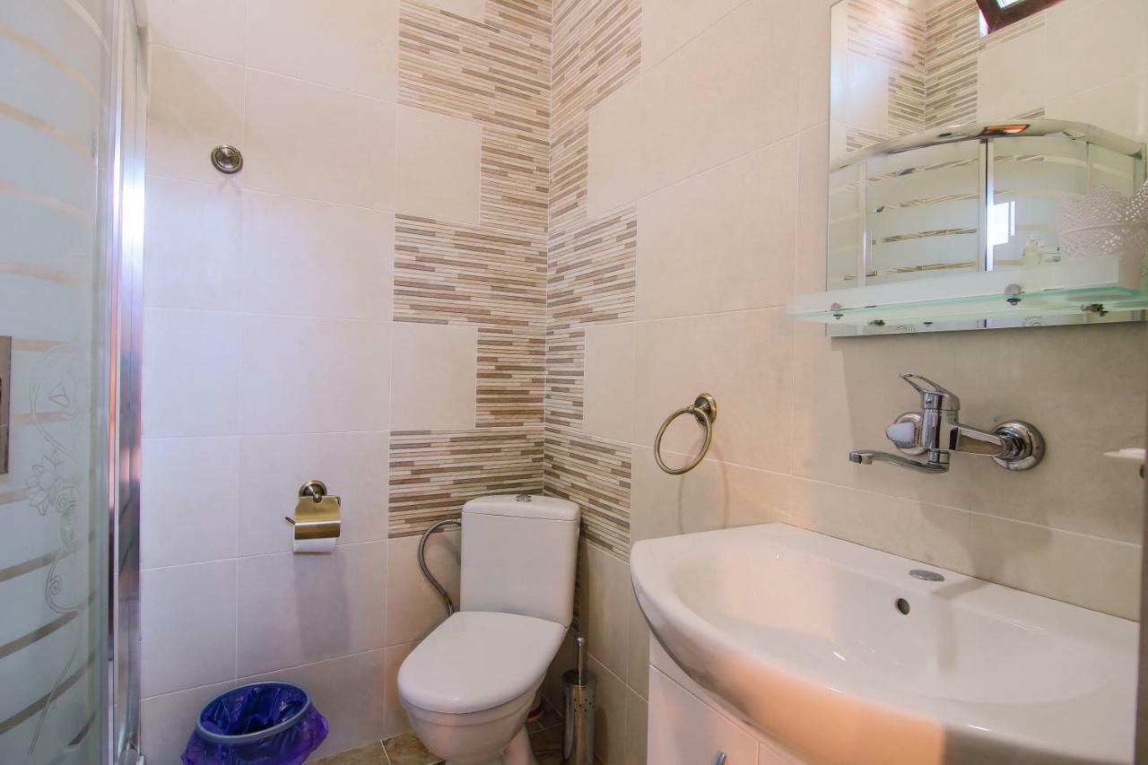 Luca Lili Hotel Szenaki Kültér fotó