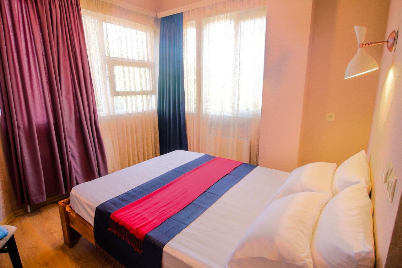 Luca Lili Hotel Szenaki Kültér fotó
