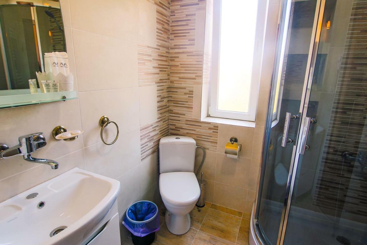 Luca Lili Hotel Szenaki Kültér fotó