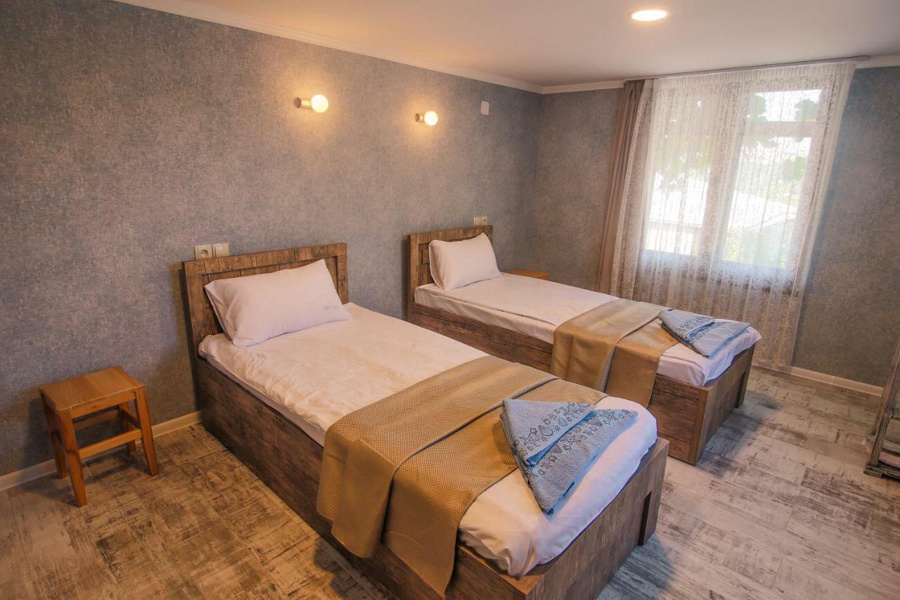 Luca Lili Hotel Szenaki Kültér fotó