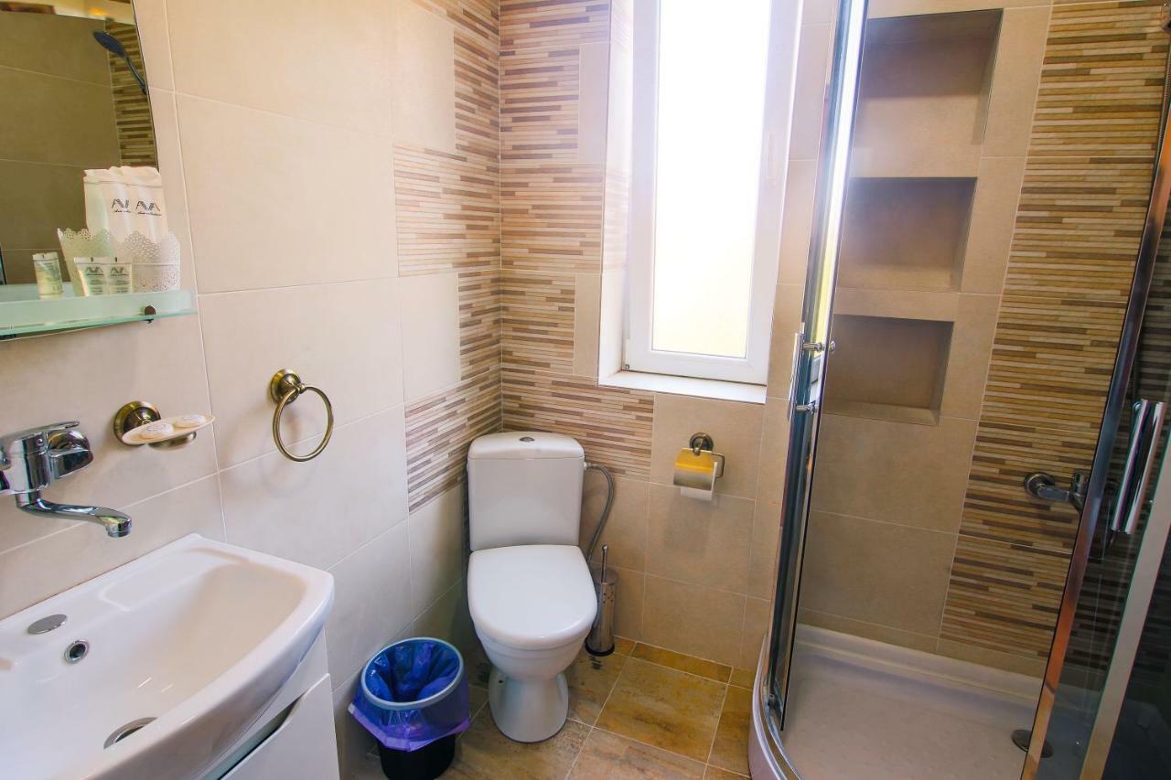 Luca Lili Hotel Szenaki Kültér fotó