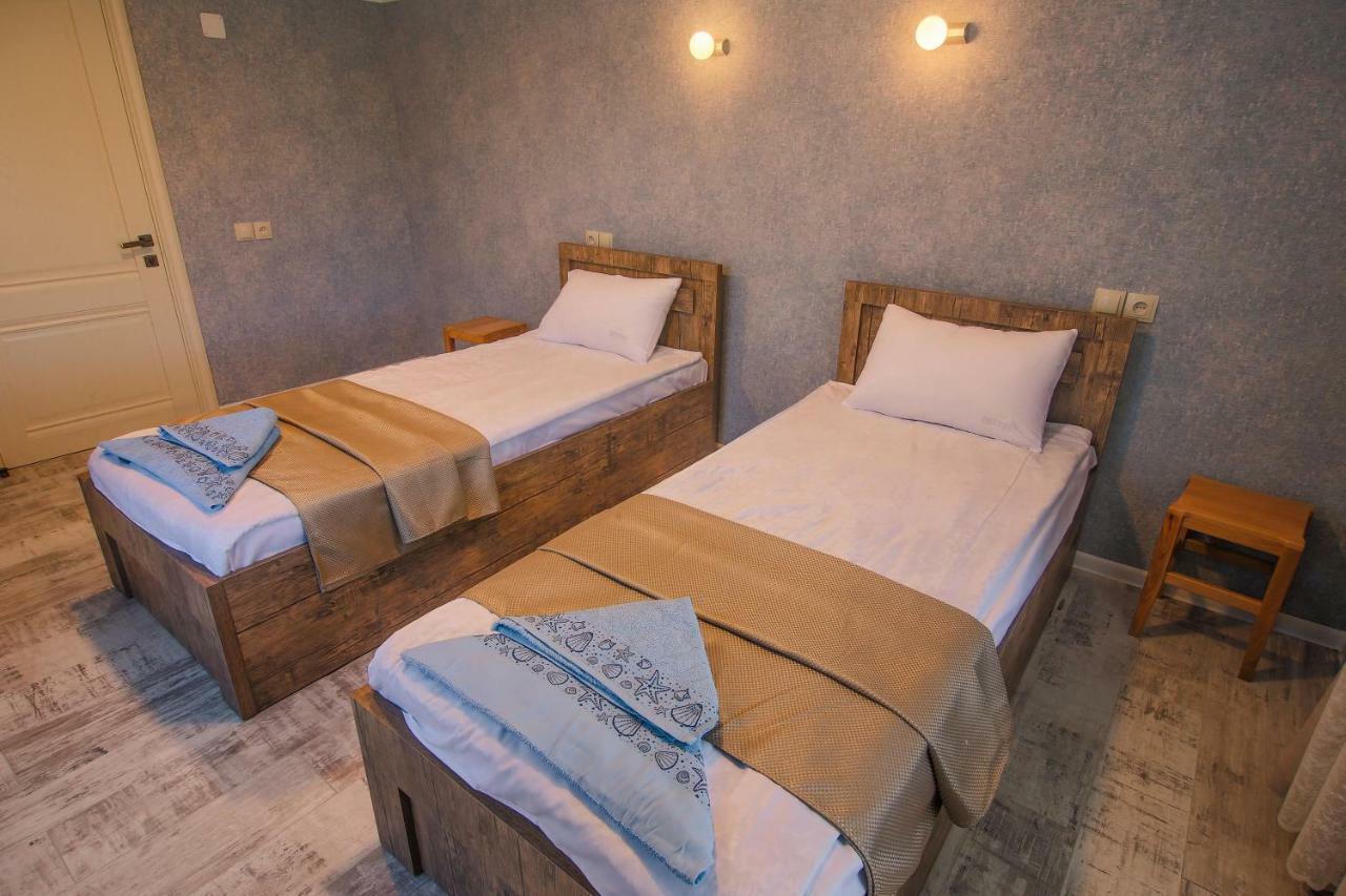 Luca Lili Hotel Szenaki Kültér fotó